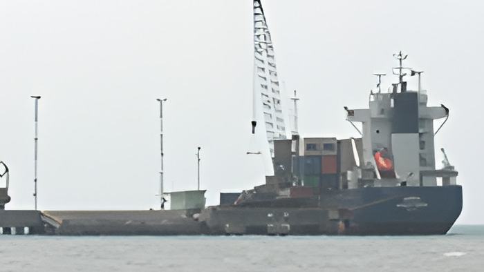 051223johnport1.jpg