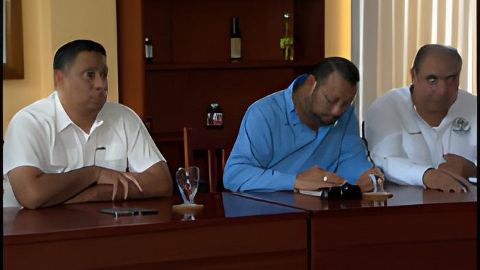 060624guatpres1.jpg