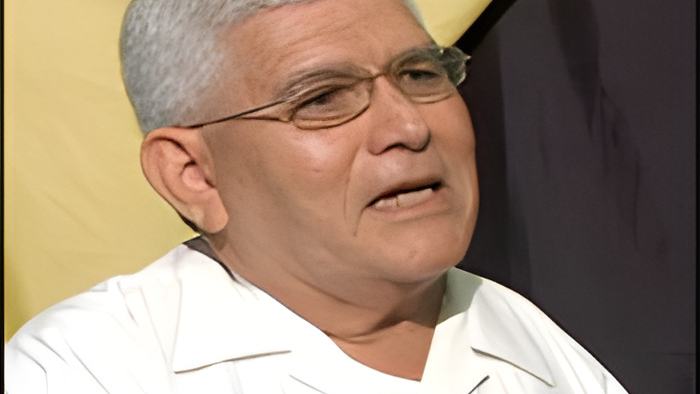 carlosspeaks2.jpg
