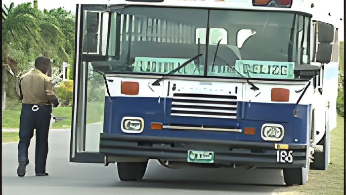 bus4.4.18c.jpg