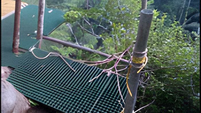 rapelling.platform.sept.26.2012.jpg